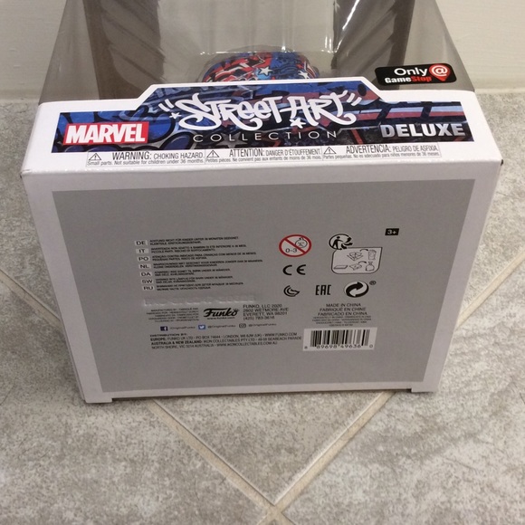 Funko POP Captain America Street Art #752 - Picture 7 of 8